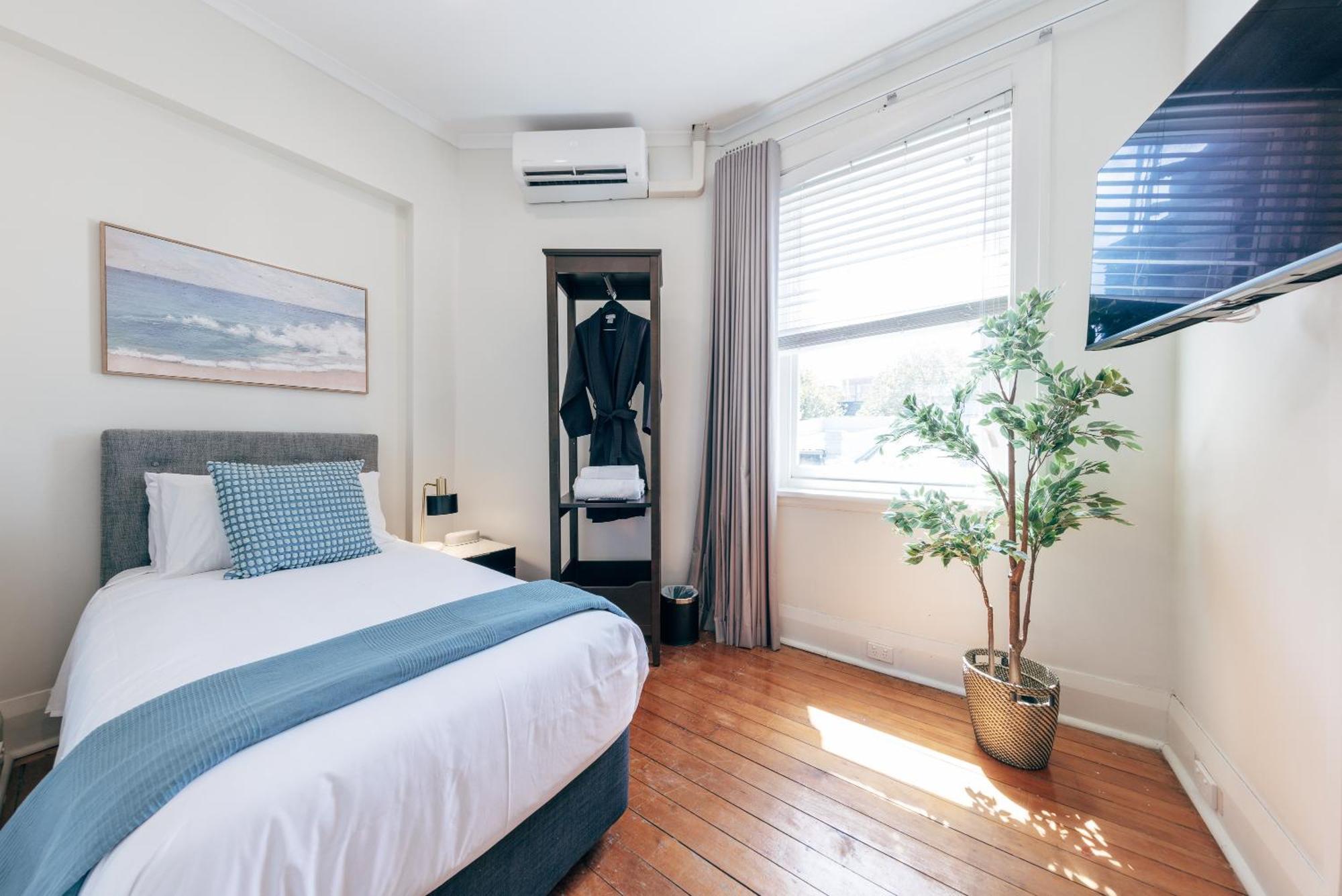 Single Room with Shared Bathroom